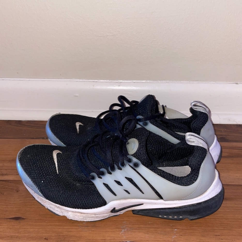 Nike tennis shoes